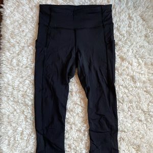 Lululemon black leggings size 2 in excellent cond.